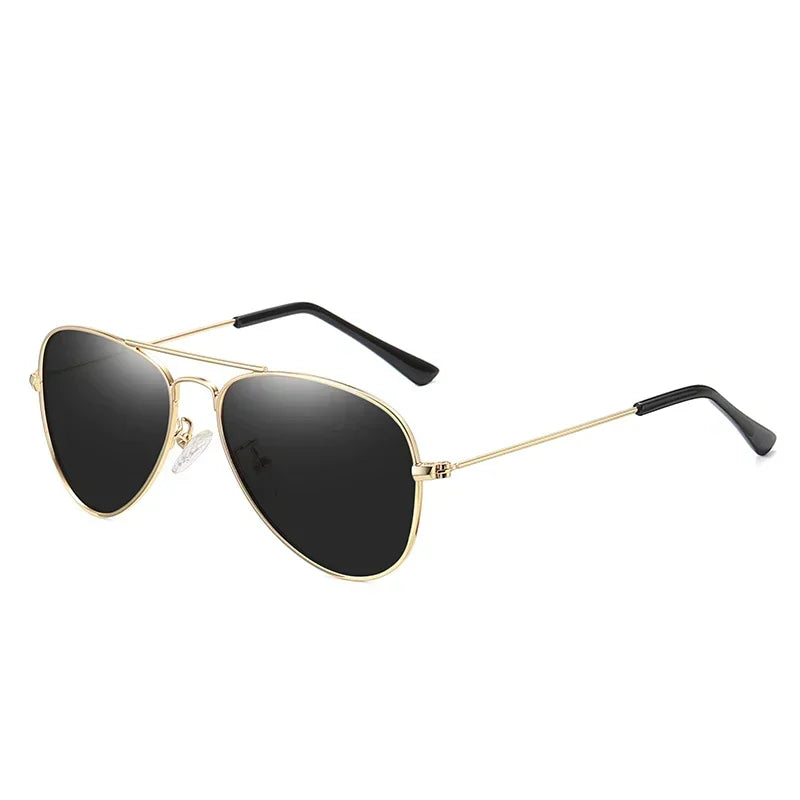 Gafas de sol polarizadas clásicas para niños.