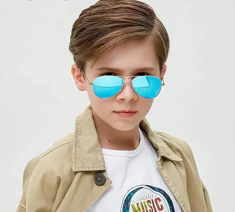 Gafas de sol polarizadas clásicas para niños.