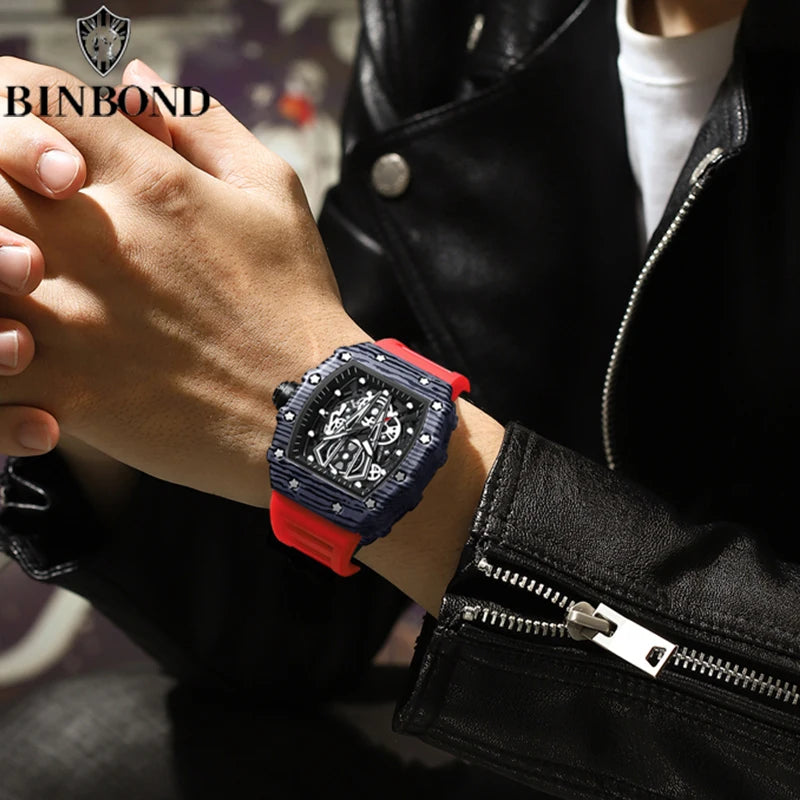 Reloj de pulsera, con espejo curvo.