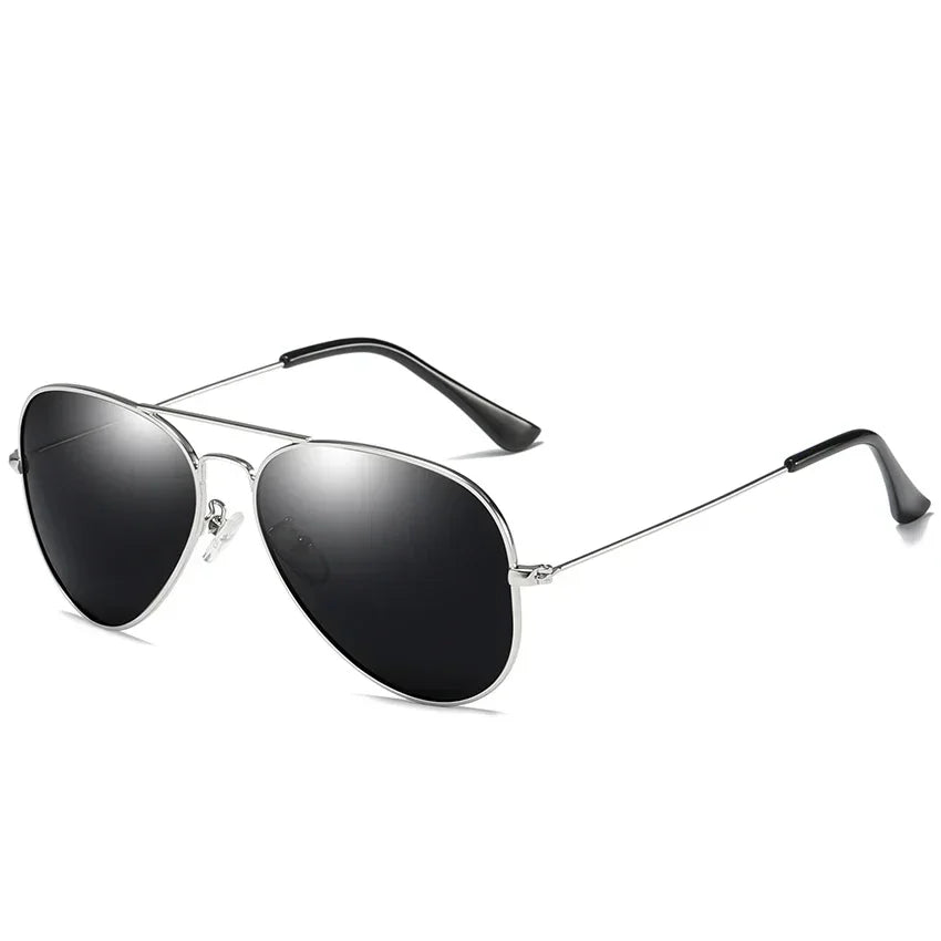 Gafas de sol polarizadas clásicas para niños.
