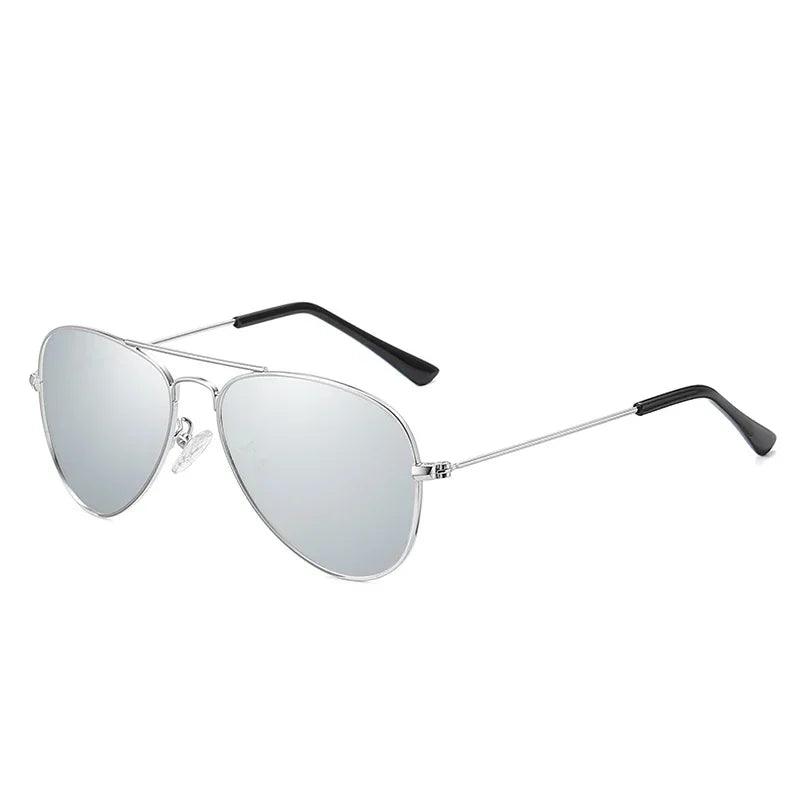 Gafas de sol polarizadas clásicas para niños.