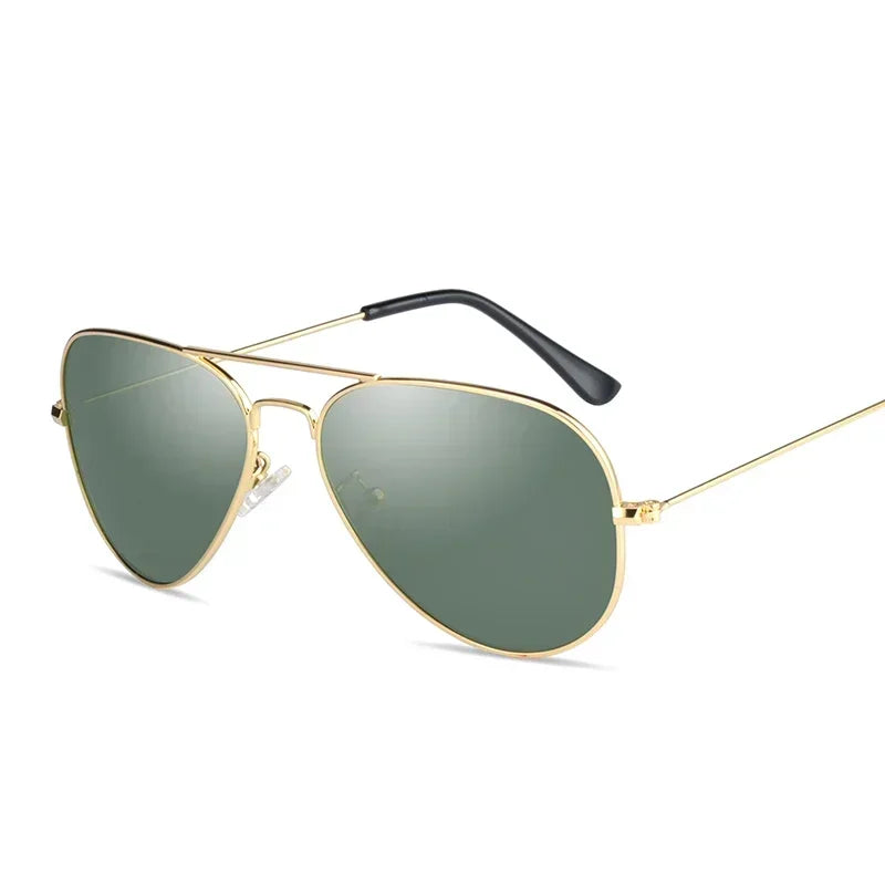 Gafas de sol polarizadas clásicas para niños.