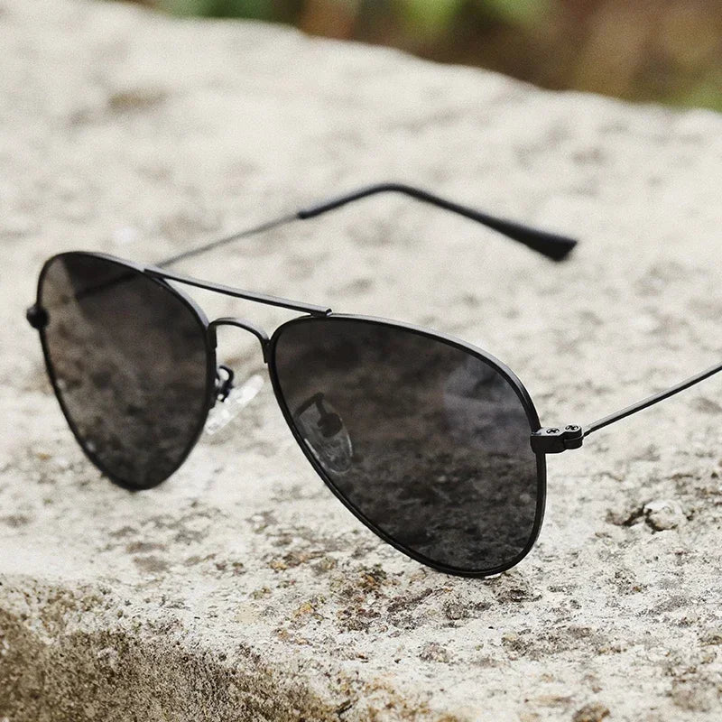 Gafas de sol polarizadas clásicas para niños.